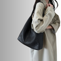 Livia Woven Tote pleciona torba z ekoskóry – czarna 