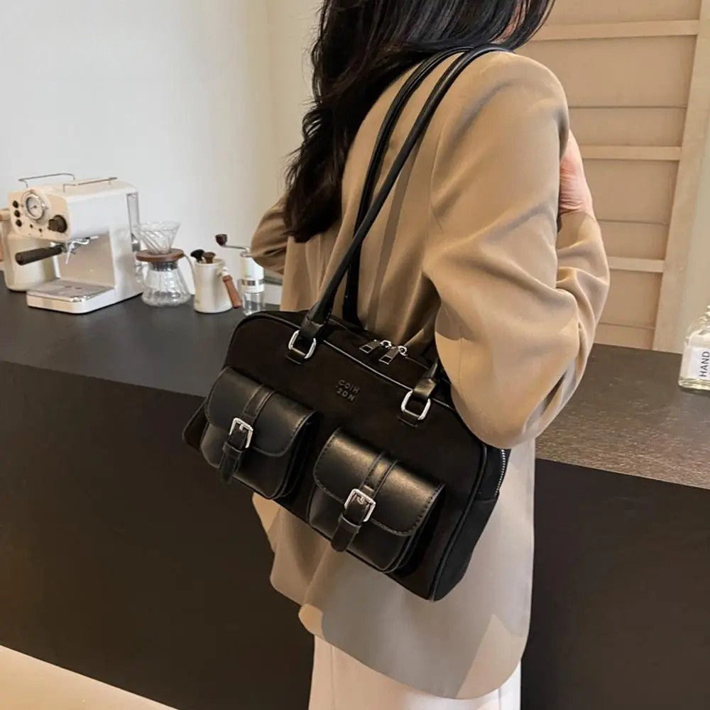 Aveline czarna torebka retro z paskiem na ramię