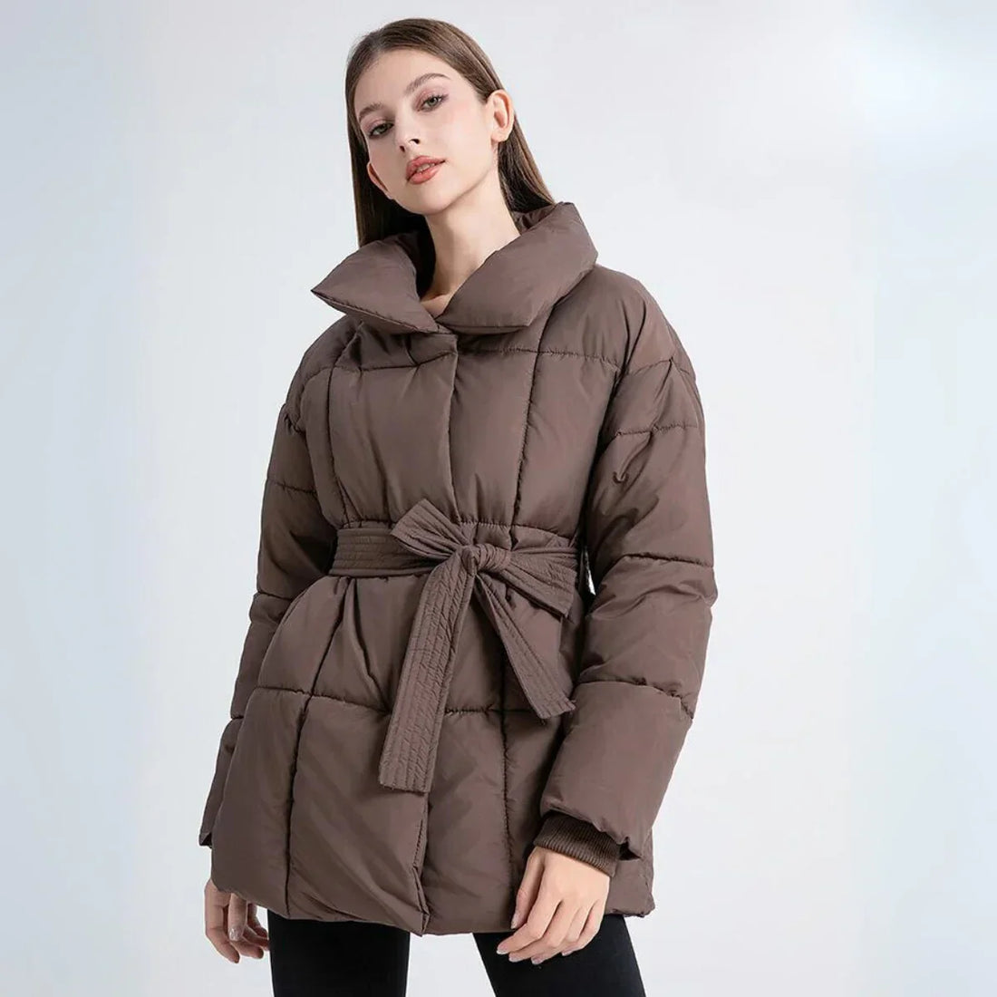 Arctic Allure płaszcz w kolorze khaki z paskiem