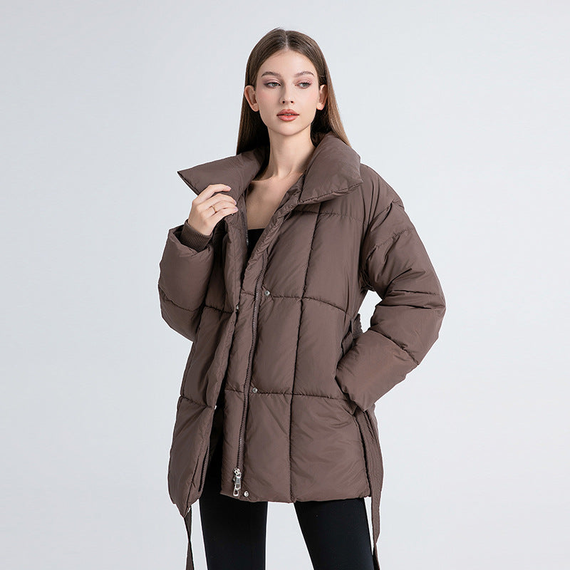 Arctic Allure płaszcz w kolorze khaki z paskiem