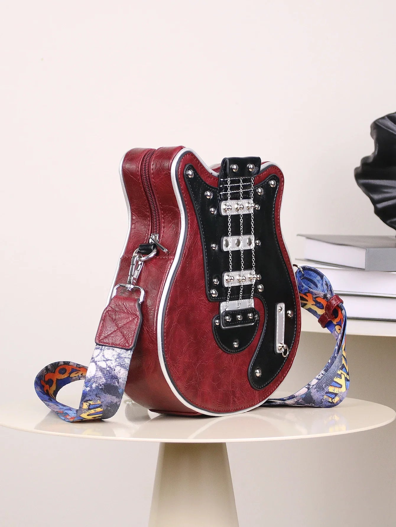 Torebka RebelMuse bordowa / bordeaux – crossbody w kształcie gitary elektrycznej