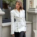 Biała marynarka oversize Elure z taliowanym krojem