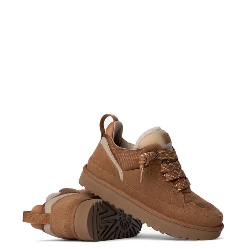 Para beżowych sneakersów Lowelle – widok z tyłu